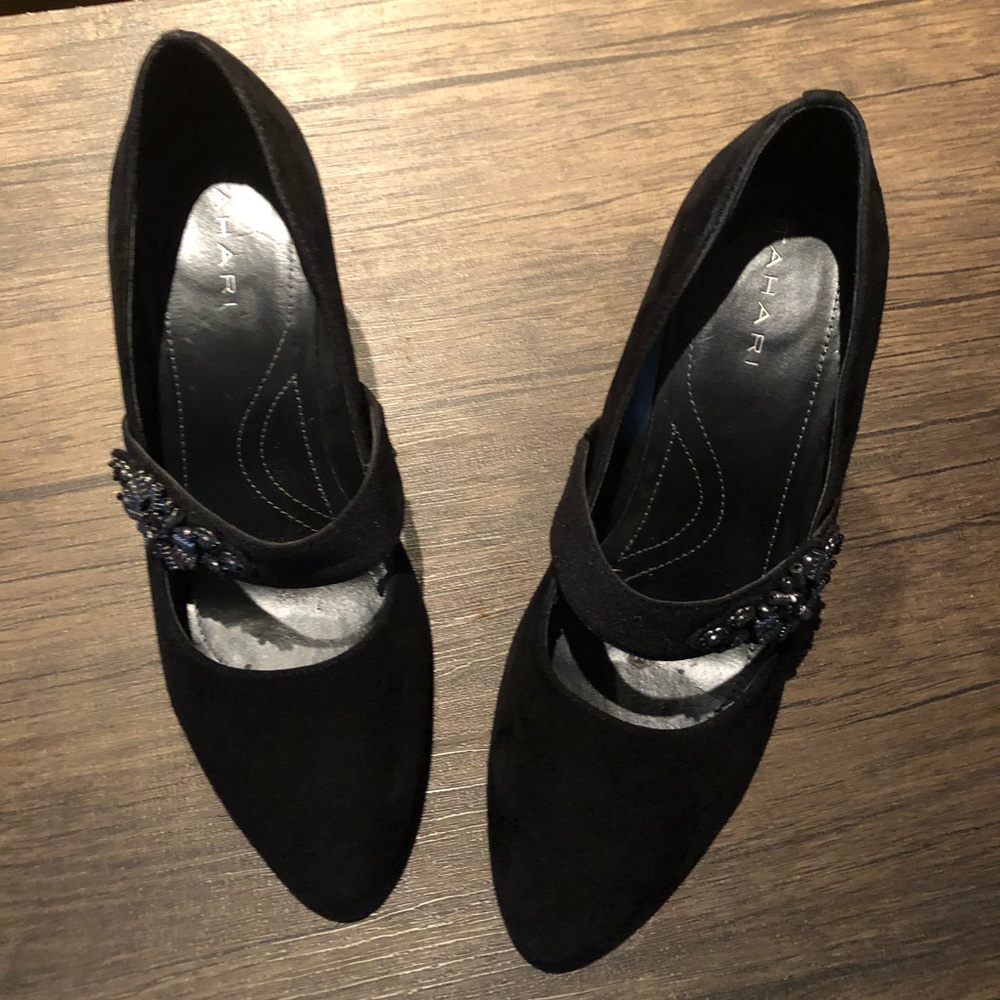 High heels beautiful excellent condition black
